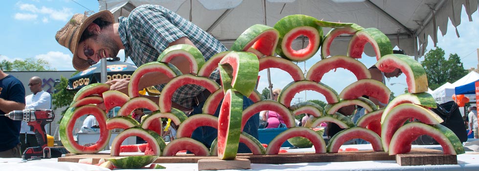 Artist Ian Petroni at the Clifton Arts Fest - Photo Bob Perkoski