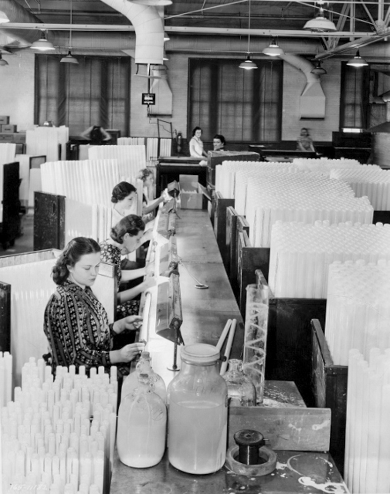Nela Park Fluorescent Lamp production, 1940