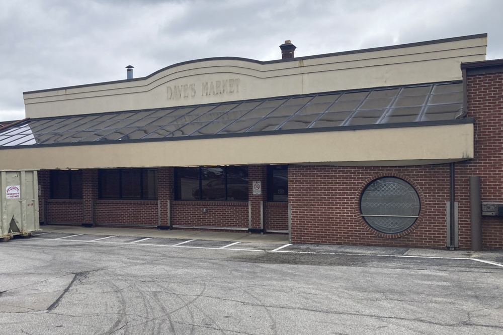 Grocery Outlet will be taking over the former Dave’s Market space at Cedar-Fairmount