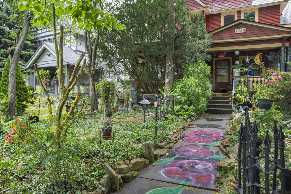 GardenWalk Cleveland - Clifton Baltic Neighborhood of Edgewater
