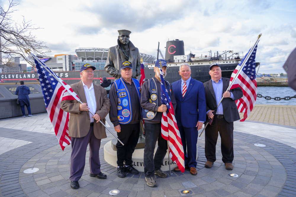 Veterans and VADM John B. Nowell, Jr. USN (Ret) President & CEO, US Navy Memorial
DSCF 2991 Brigadier General Peter B. Collins, USMC (Ret.); Chief Executive officer, USS Cleveland Legacy Foundation addresses the Veteran Color Guard
