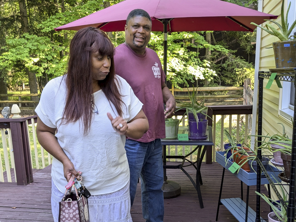 Tammy (one of Miranda's violin students) and Pernel Jones at Open House