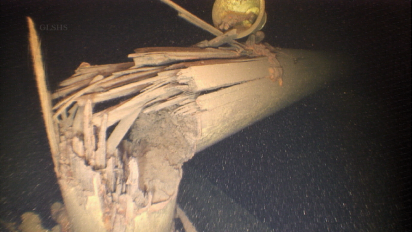 The broken forward mast on the Western Reserve wreck