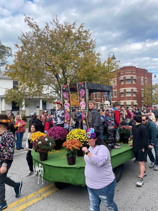 A Día de Muertos float.
