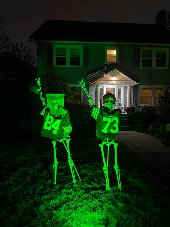 Browns legends Webster Slaughter and Joe Thomas.