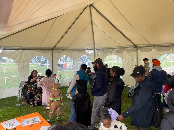 October Feast kept guests entertained with abubble performer, a face painter, and a balloon artist.