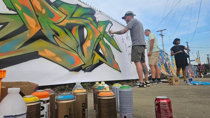 Bob Peck paints 'Lost' at the Street HeArt Jam.