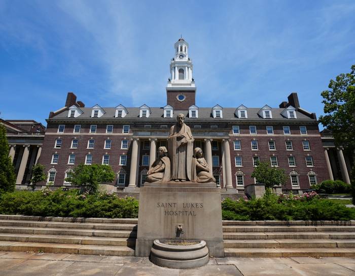 The front of the St. Luke's Hospital building.