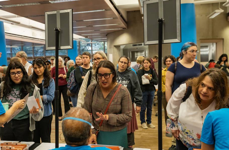 Attendees register for the 2025 Inkubator.