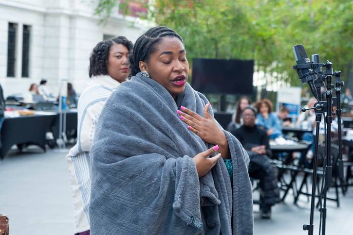 Musical performance by Sonaria.