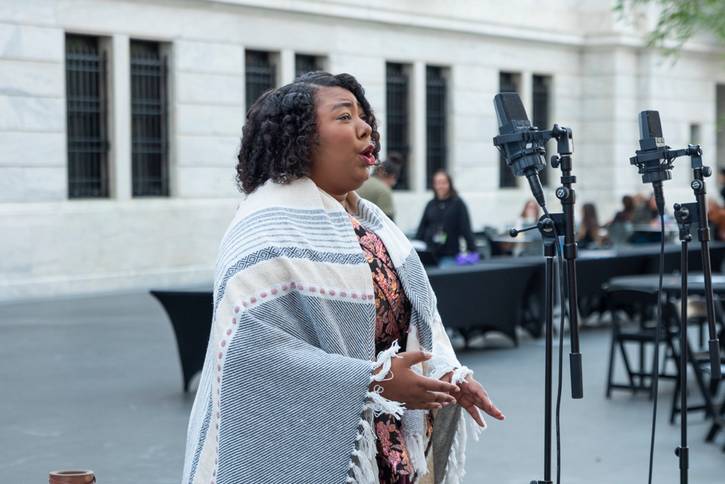 Musical performance by Sonaria.