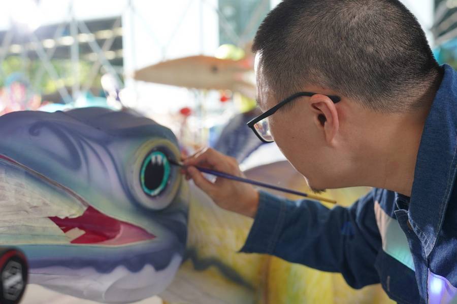 A Tianyu process engineer puts some final touches on an installation.