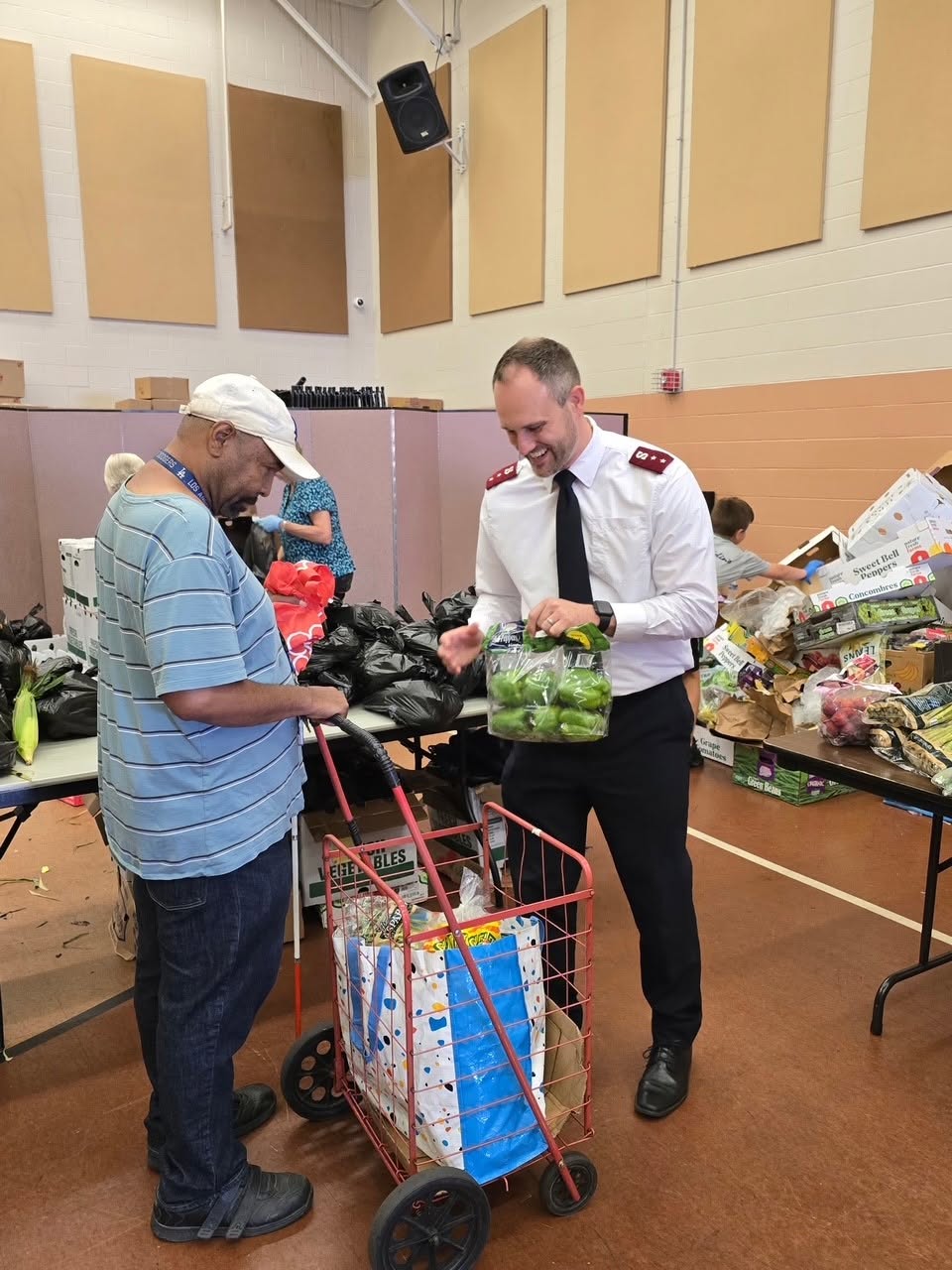 A resident collects fresh produce at a dsitribution.