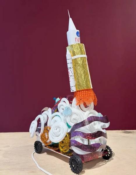 Make a mini-float for the mini-parade at Cleveland Museum of Art's Community Arts Center.