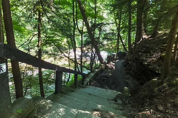 Squaw Rock Trail, South Chagrin Reservation