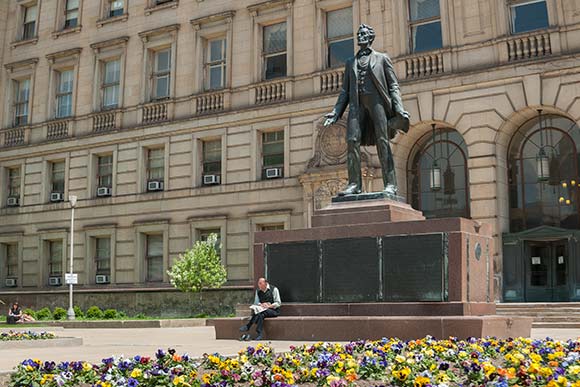 CIA alumnus Max Kalish’s sculpture of Abraham Lincoln outside the Drury Plaza Hotel