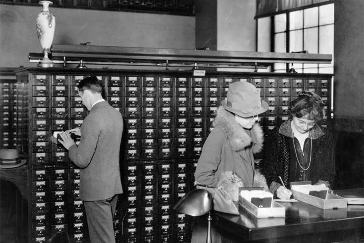 In 1925, the Public Catalog Room was located south west of the main entrance lobby. It was lined with 3,451 drawers filled with a million and a half cards.