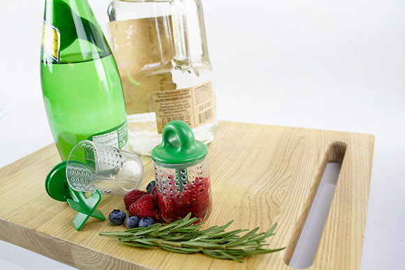 The Splash Infuser easily infuses water or cocktails with fresh fruit and herbs