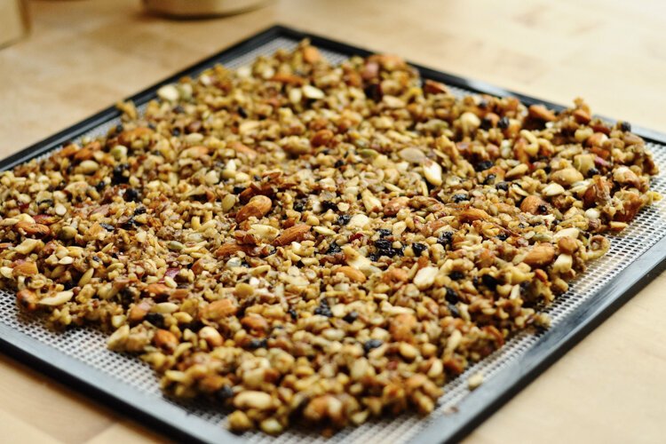 witzis_granola_01.jpg
