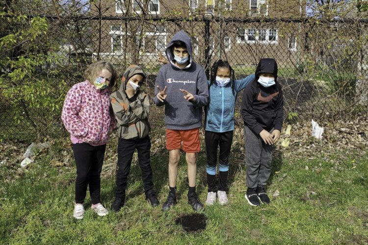 The NEOPIPE Organization also donated 100 tree seedlings that are to be distributed to area residents and students to plant in the neighborhood.