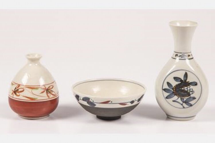 A Group of Three Japanese Porcelain and Stoneware Jars and Bowl, 20th Century